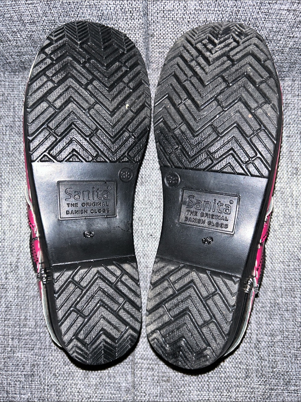 NEW - Sanita Women's Patent Hot Pink Slip-On Clogs - Picture 6 of 8